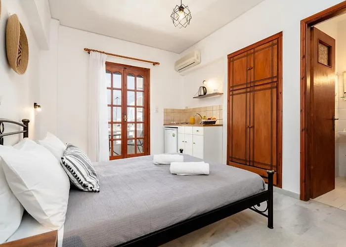 Flerianos Naxos 3* איוס פרוקופיוס